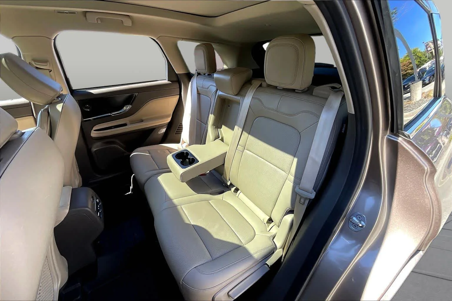 Used 2021 Iced Mocha Lincoln Reserve image 18