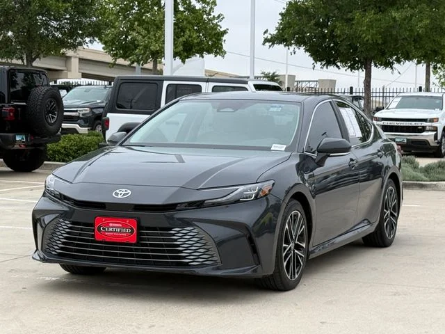 Used 2025  Toyota XLE image 8