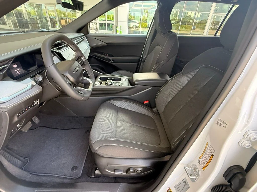 New 2026 Bright White Clear-Coat Exterior Paint Jeep Laredo image 10