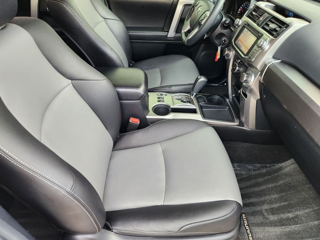 Used 2016 Super White Toyota SR5 Premium image 14