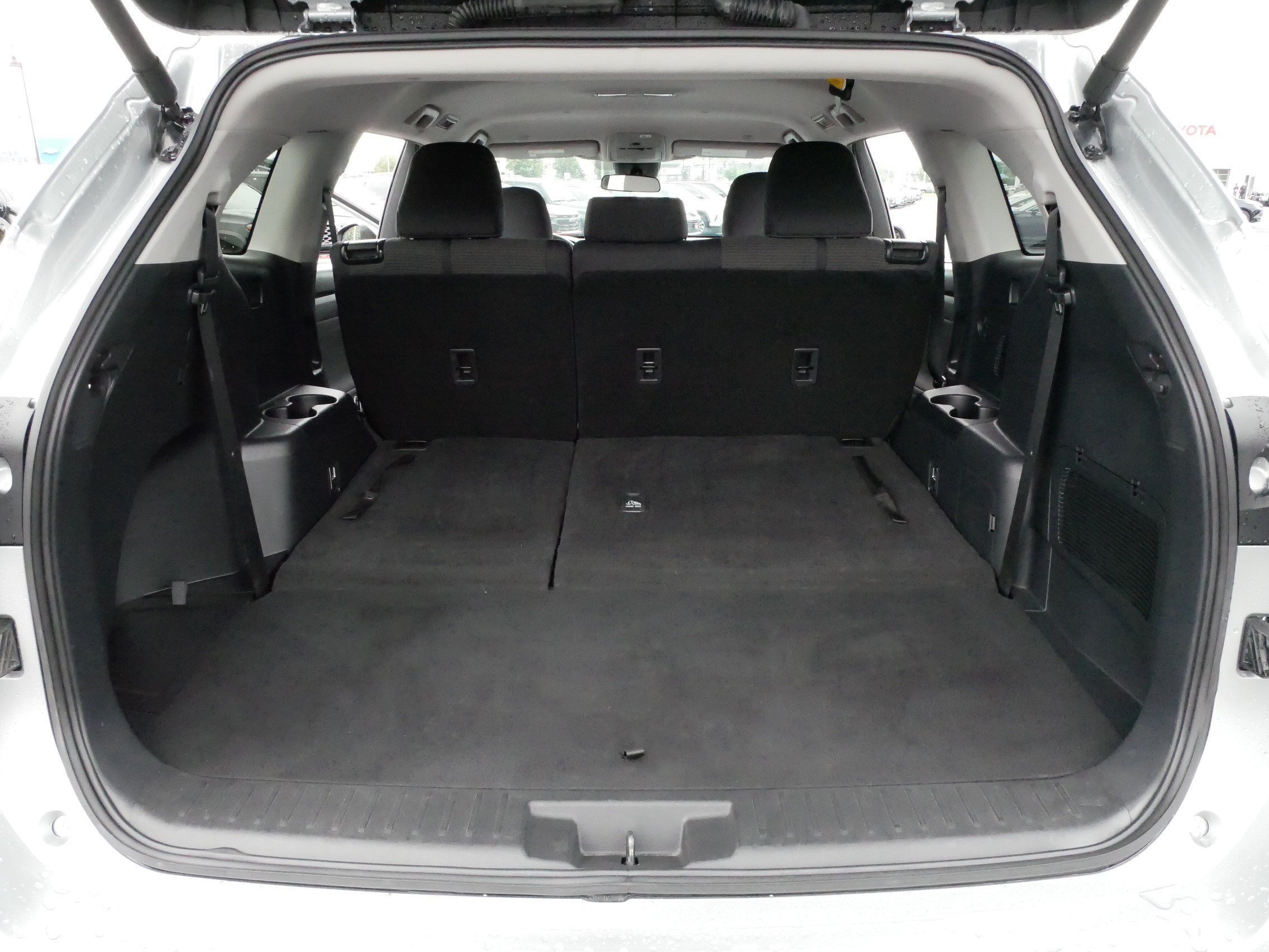 2024 Toyota Highlander LE - Photo 18