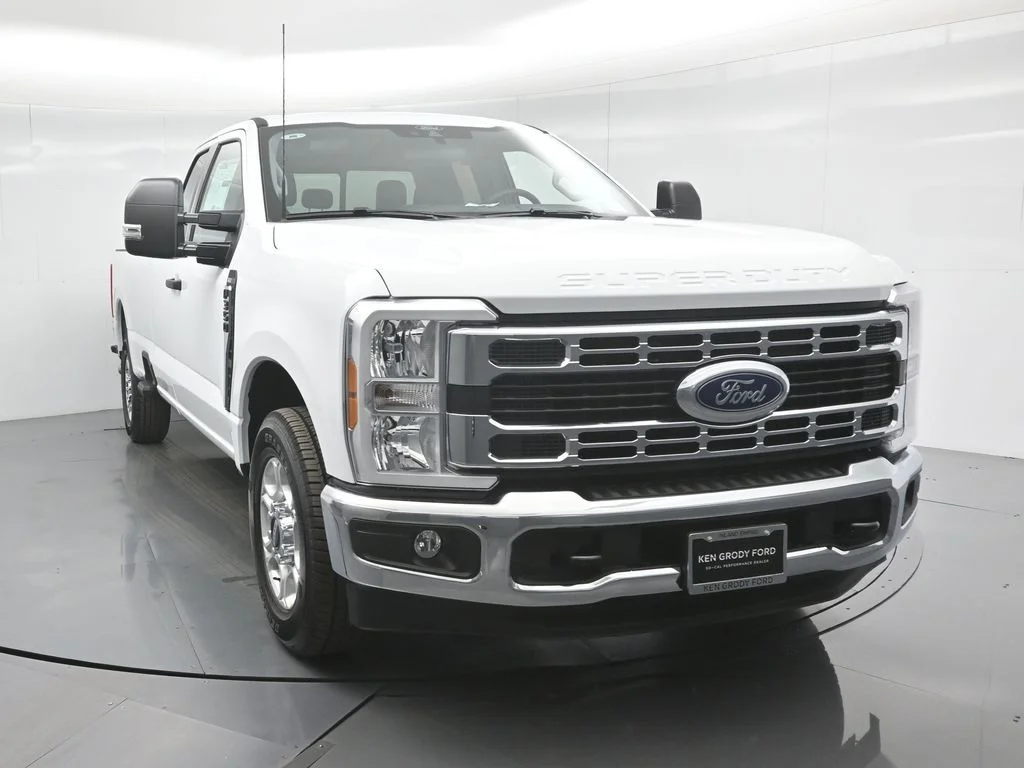 New 2026 Oxford White Ford XLT image 49