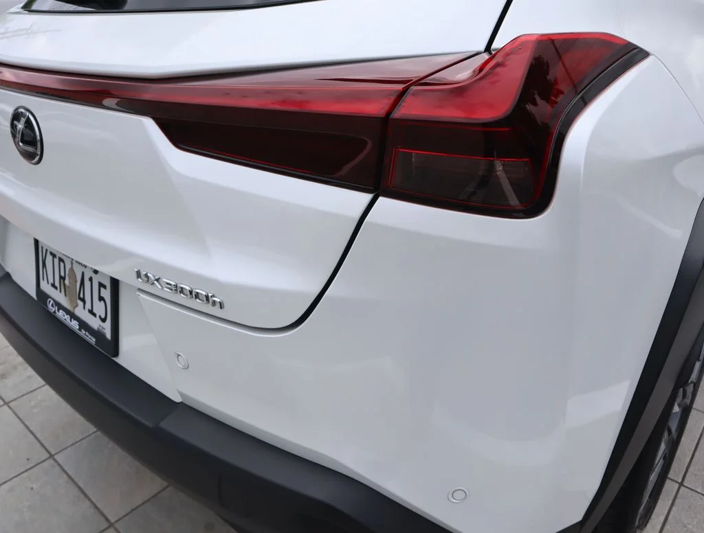 Used 2025 White Lexus 300h image 17