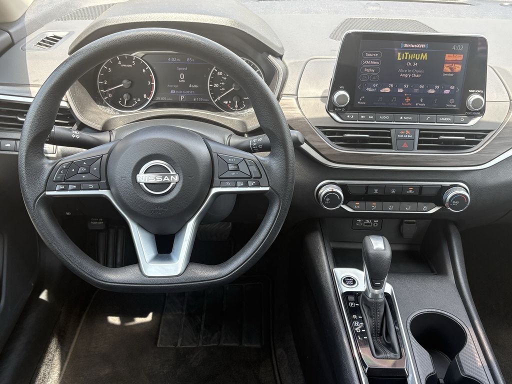 2025 Nissan Altima SV - Photo 9