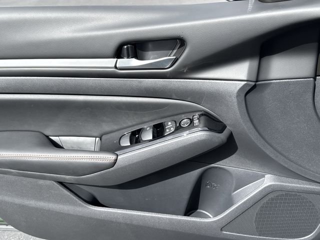2025 Nissan Altima SR - Photo 11