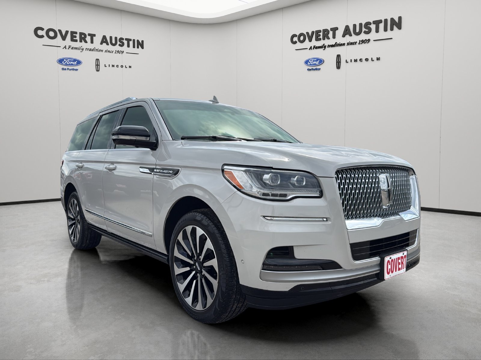 Used 2024 White Lincoln Reserve image 7