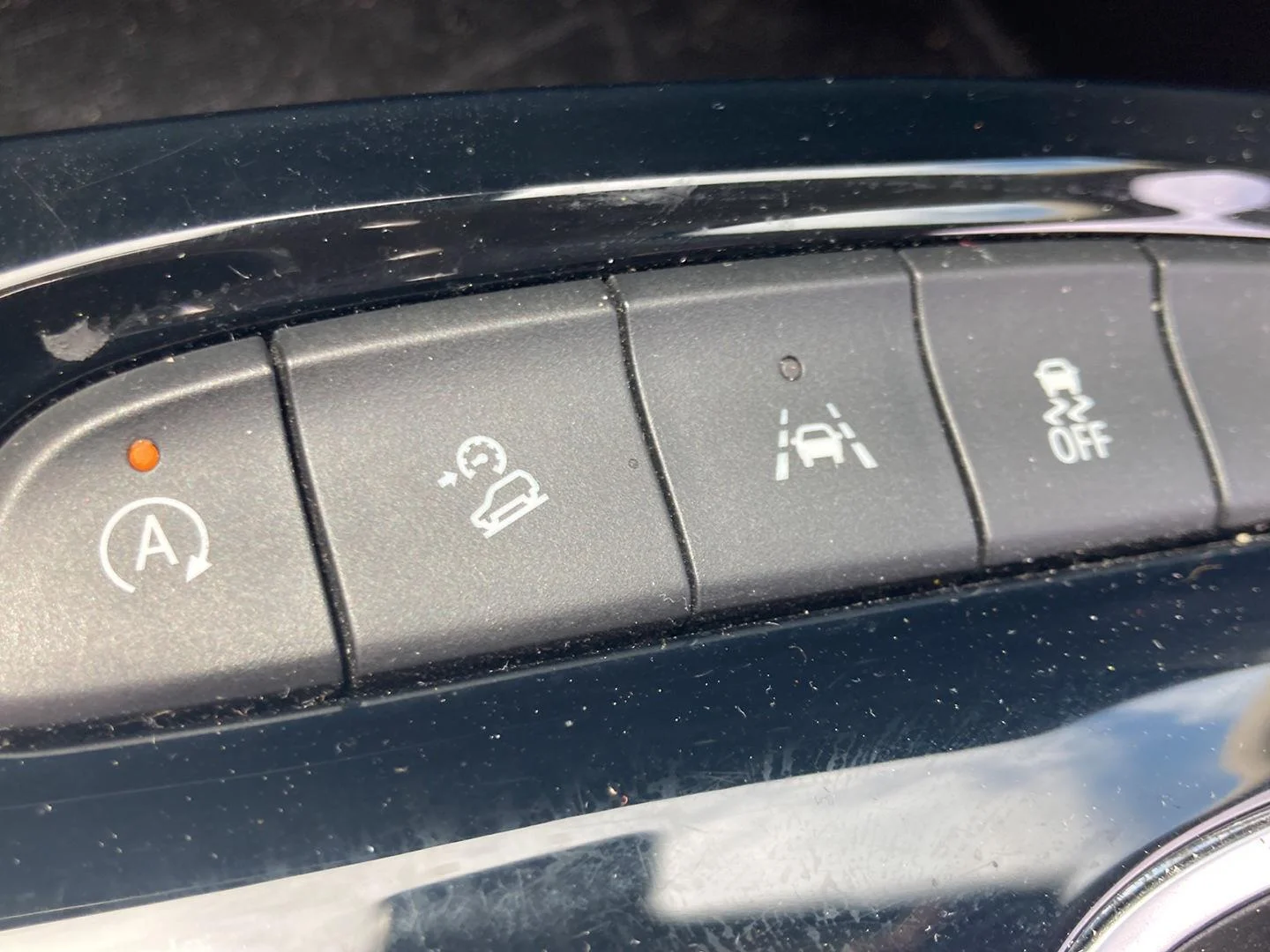 Used 2021 Summit White Buick Preferred image 14