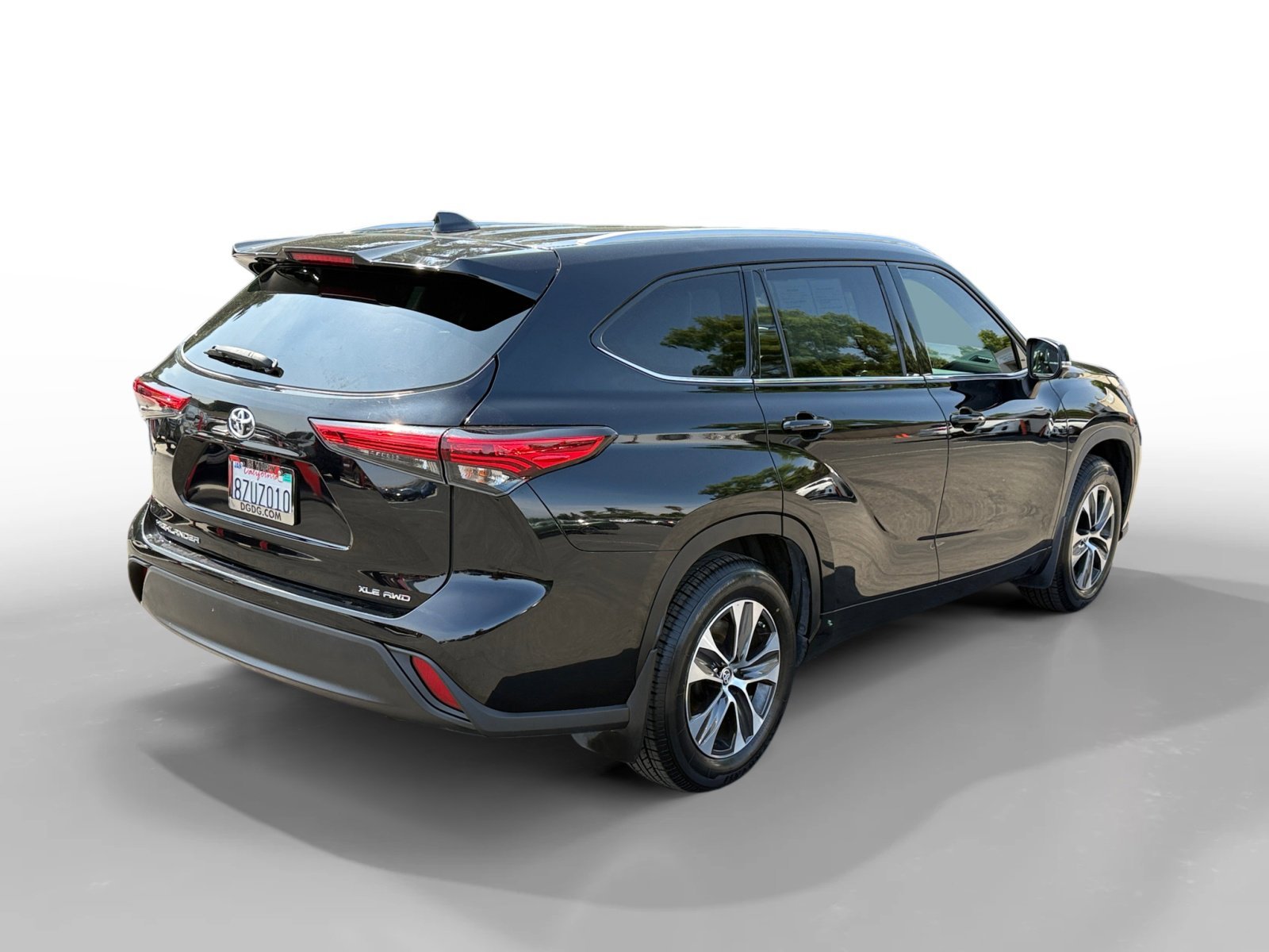Used 2022 Midnight Black Metallic Toyota XLE image 5