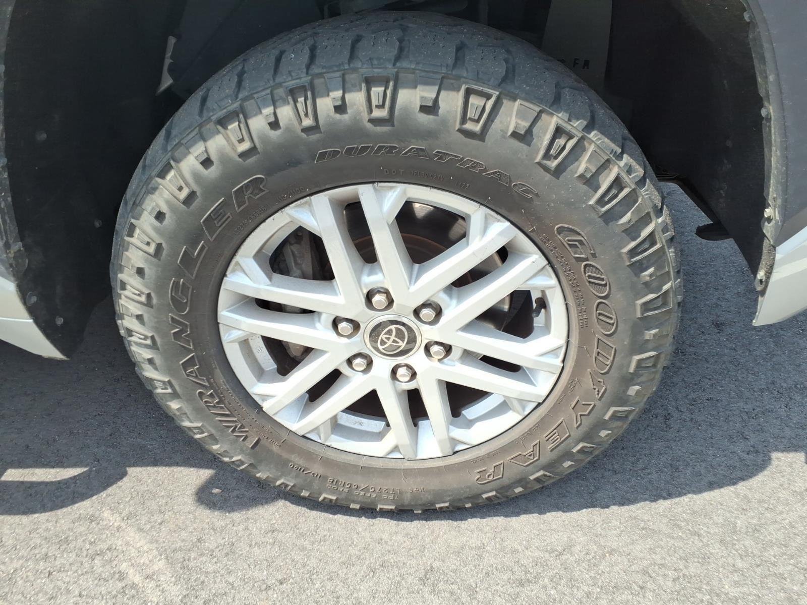 Used 2022  Toyota SR5 image 7