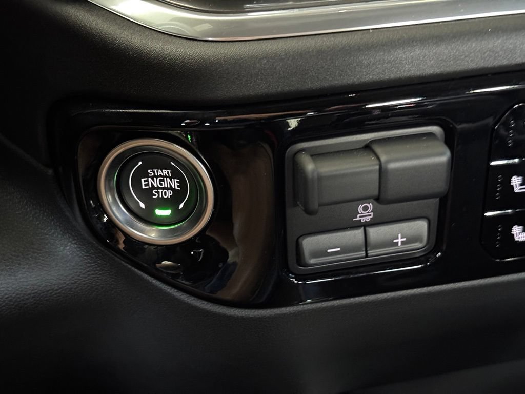 Used 2025 Black Chevrolet High Country image 39