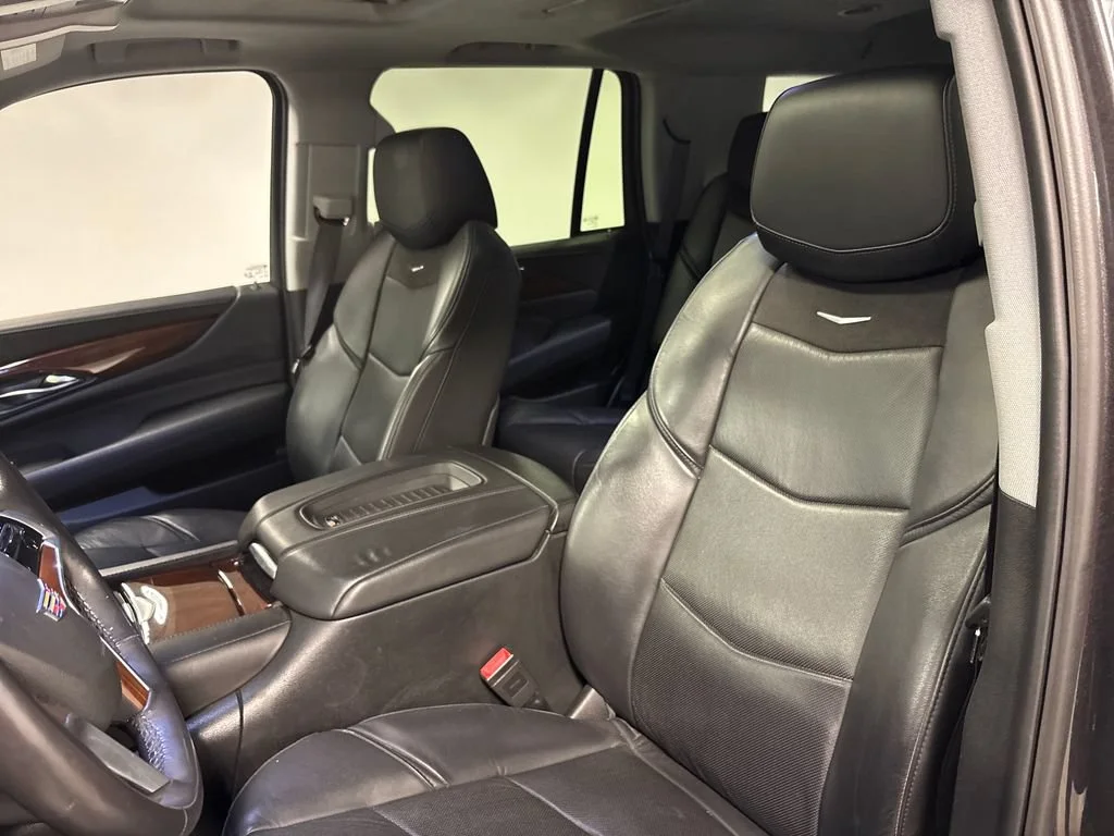 Used 2018 DARK GRANITE METALLIC Cadillac Premium Luxury image 35