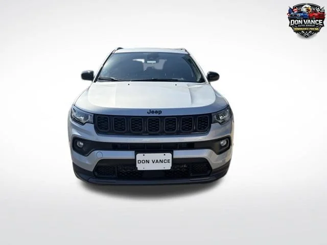 New 2026 Silver Zynith Metallic Clearcoat Jeep Latitude image 8