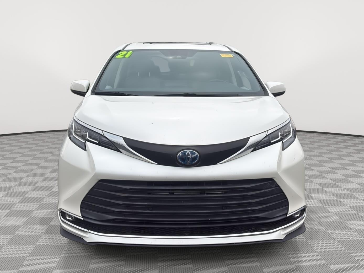 Used 2021 Blizzard Pearl Toyota XLE 7-Passenger image 20