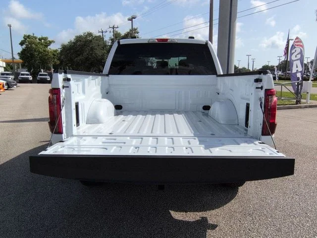 New 2026 Oxford White Ford XLT image 13