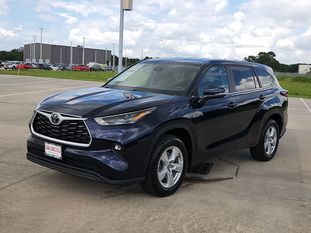 Used 2025 Blue Toyota LE image 9