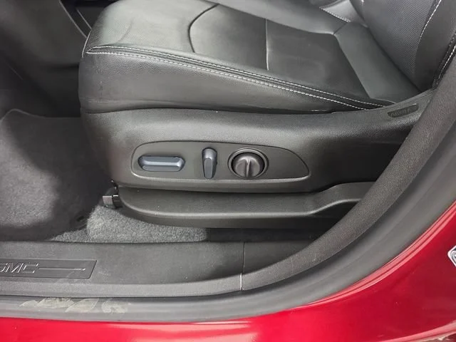 Used 2022 Cayenne Red Tintcoat GMC SLT image 17
