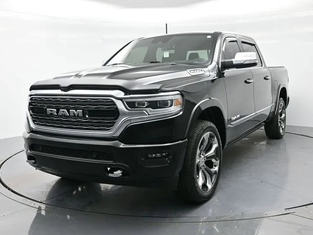 Used 2022 Diamond Black Cry Ram Limited image 3