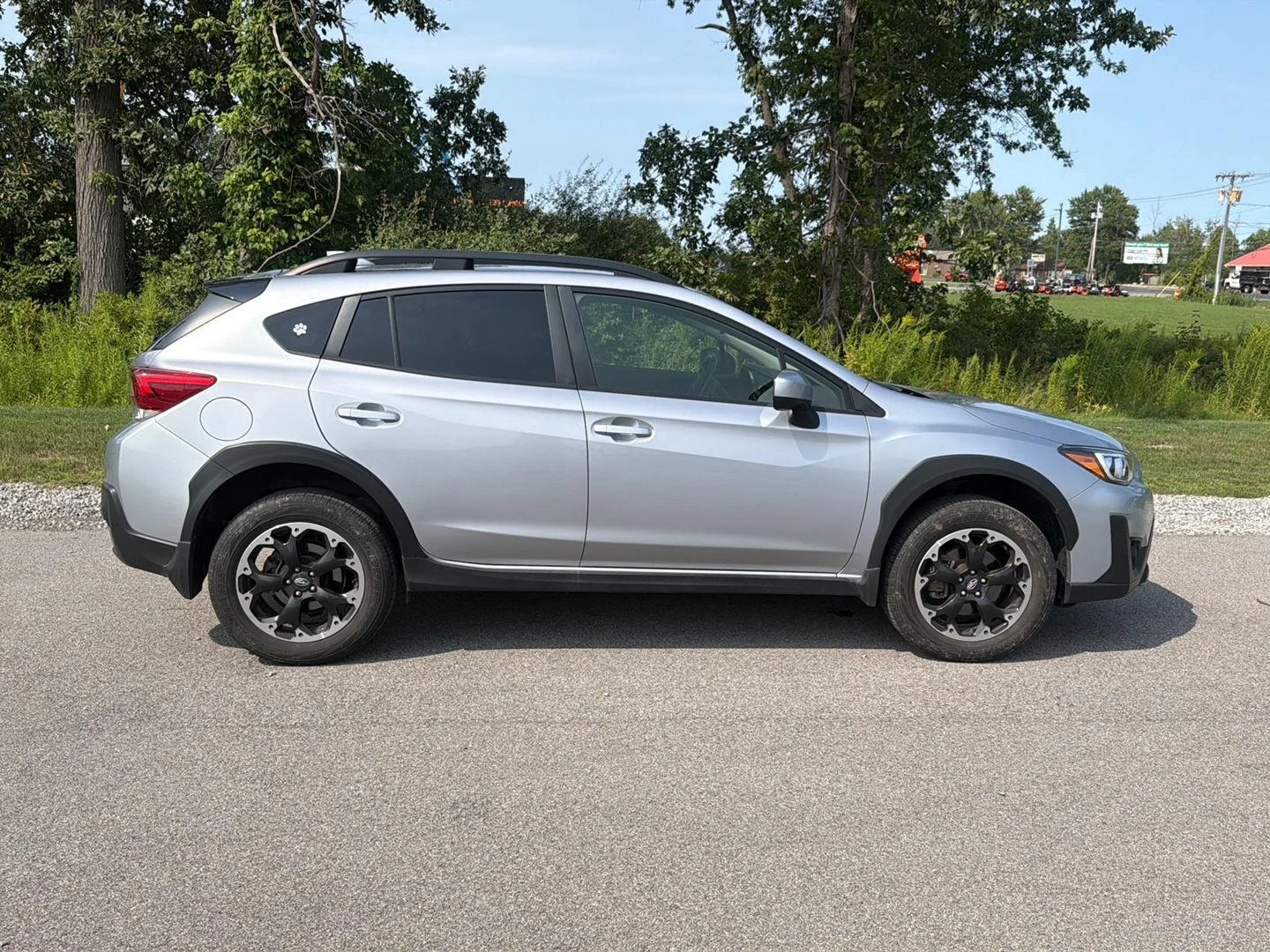 Used 2023 Ice Silver Metallic Subaru Premium image 3