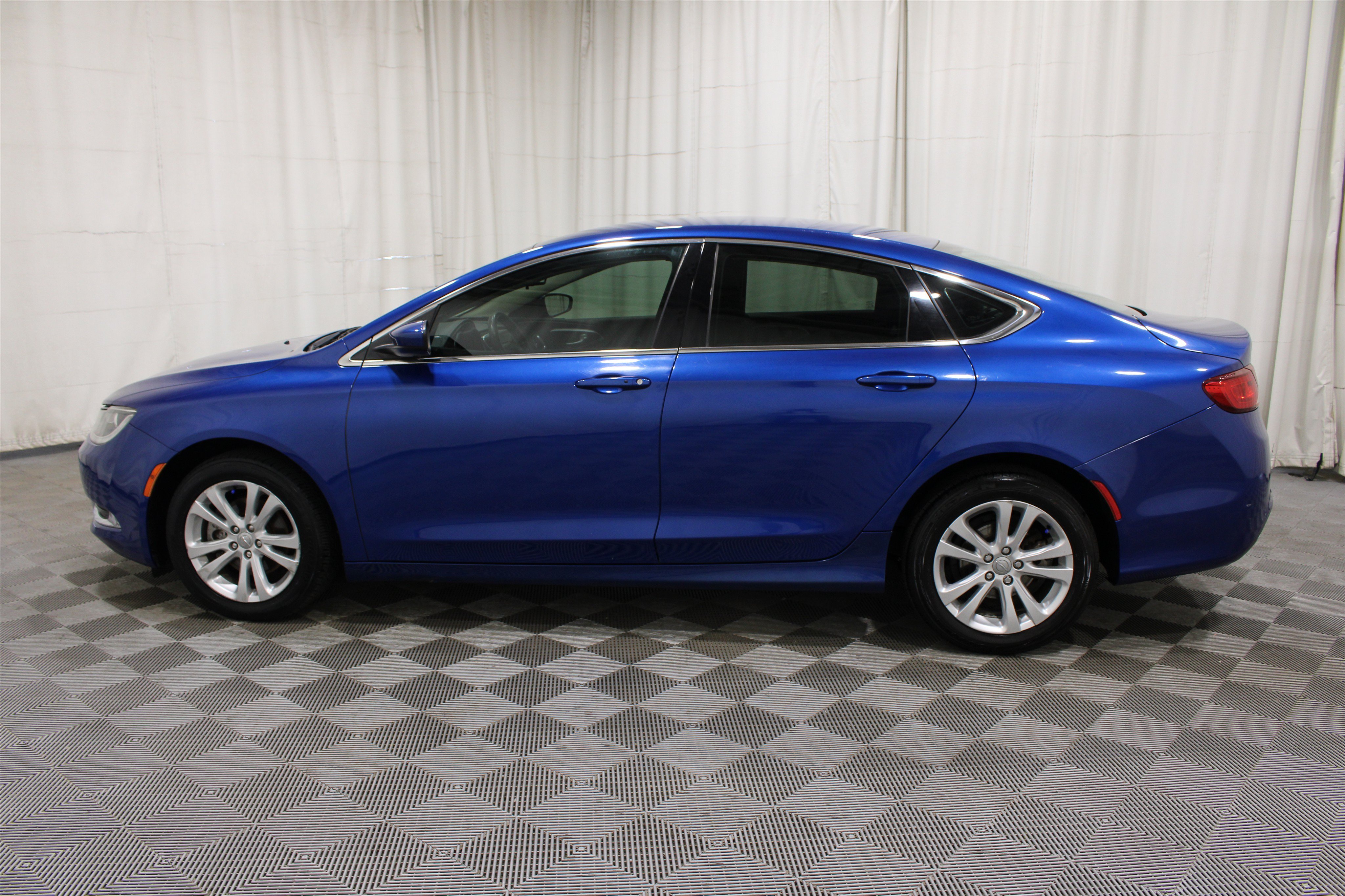 Used 2015 Vivid Blue Pearlcoat Chrysler Limited image 27