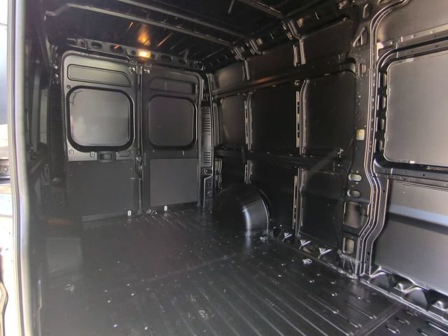 New 2026 Black Clear-Coat Exterior Paint RAM High Roof image 15
