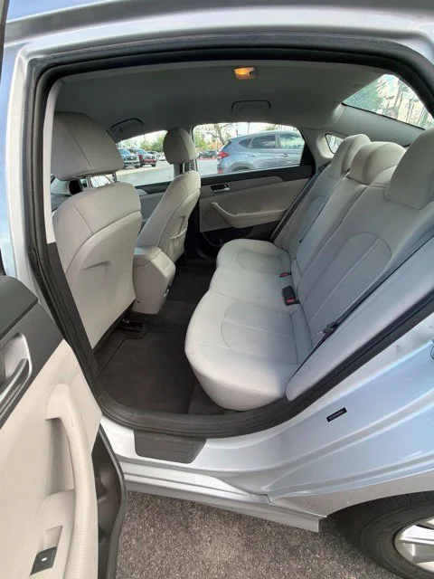 Used 2018 Symphony Silver Hyundai SE image 11