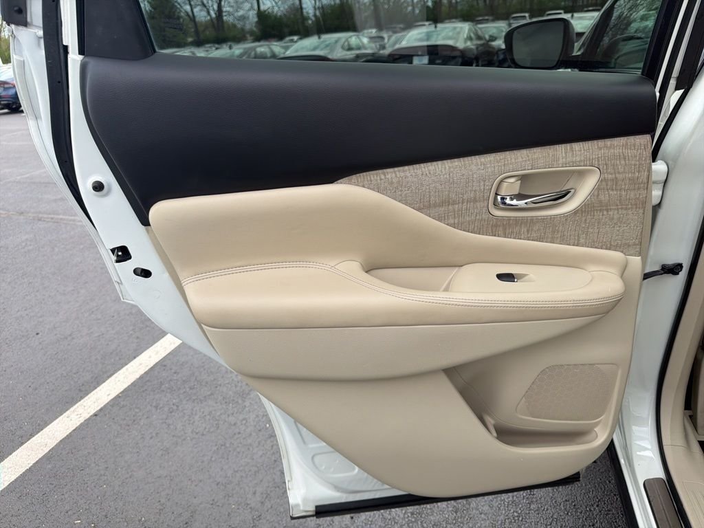 Used 2019 White Nissan SL image 20