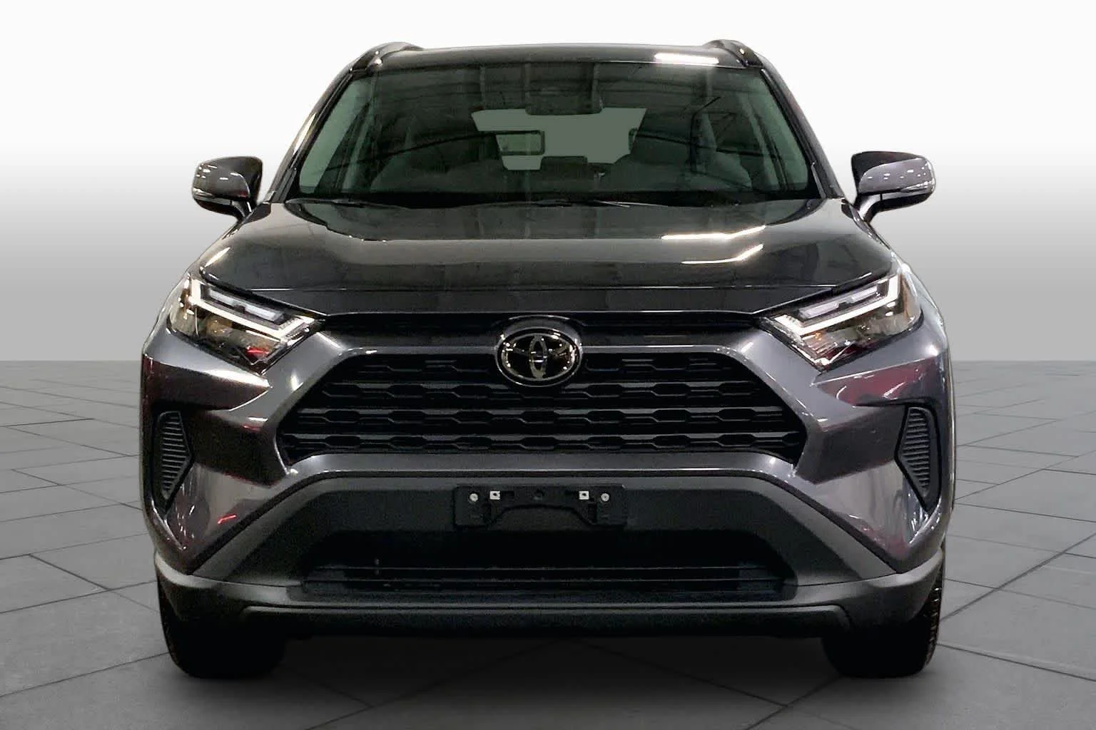 Used 2025 Magnetic Gray Metallic Toyota Hybrid XLE image 4