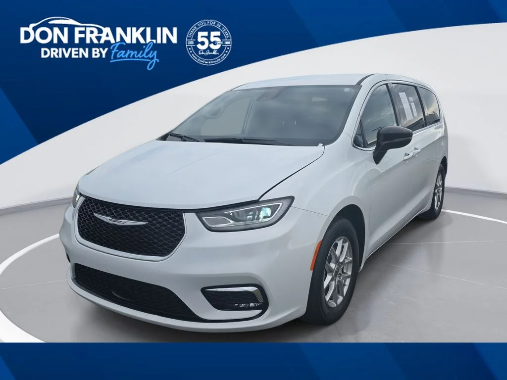 2024 Chrysler Pacifica Touring L's photo