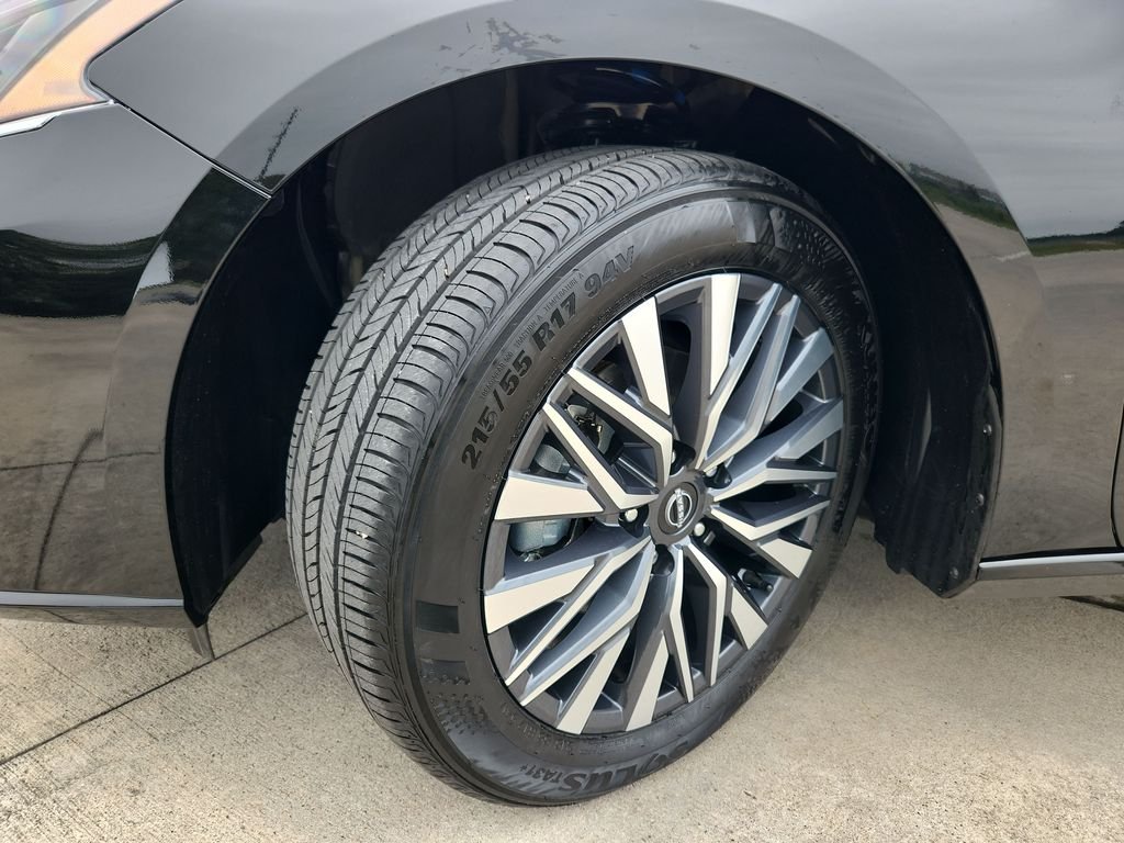 Used 2025 Black Nissan 2.5 SV image 30
