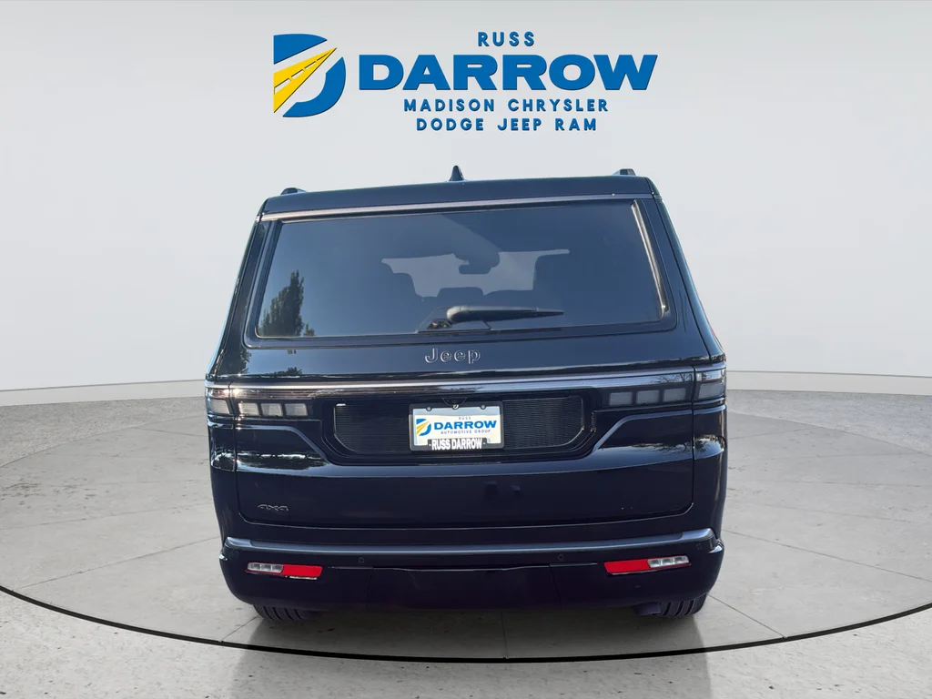 New 2026 High Gloss Black Exterior Paint Jeep Summit Reserve image 4