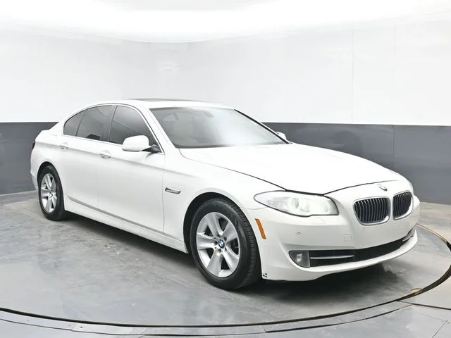 2013 BMW 5 Series 528i Sedan's photo