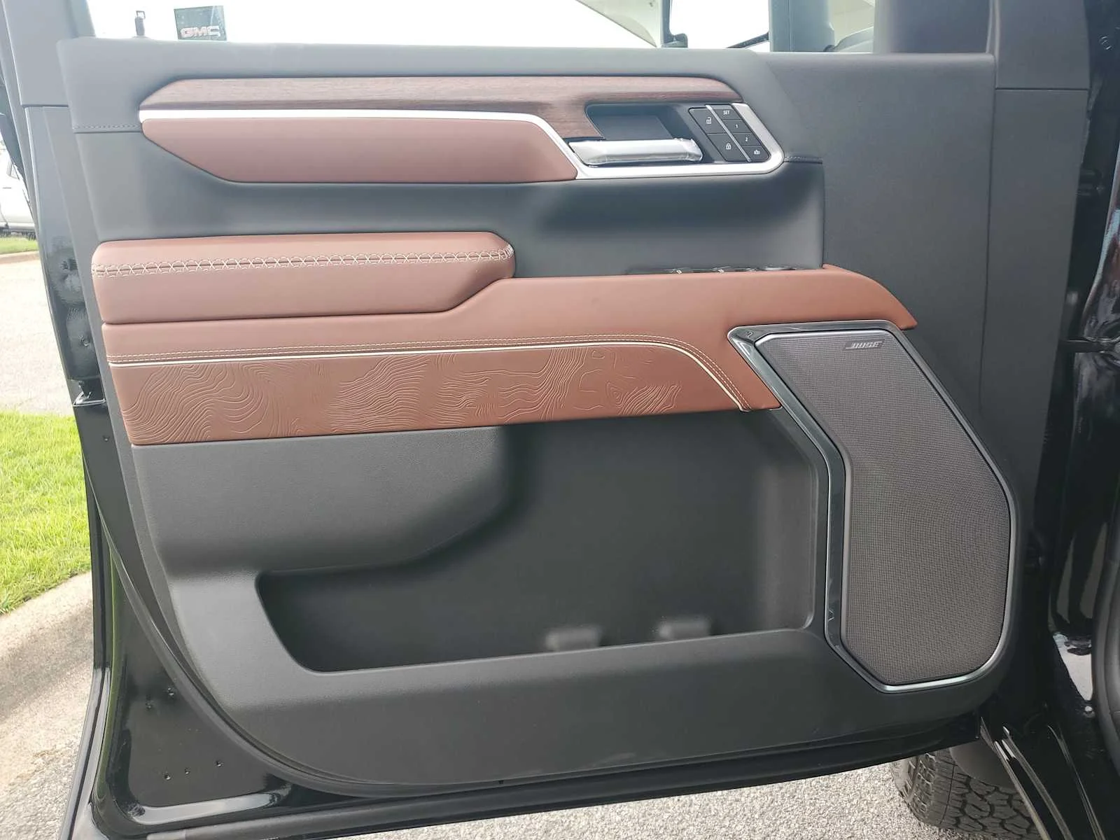 New 2026 Onyx Black GMC Denali Ultimate image 15
