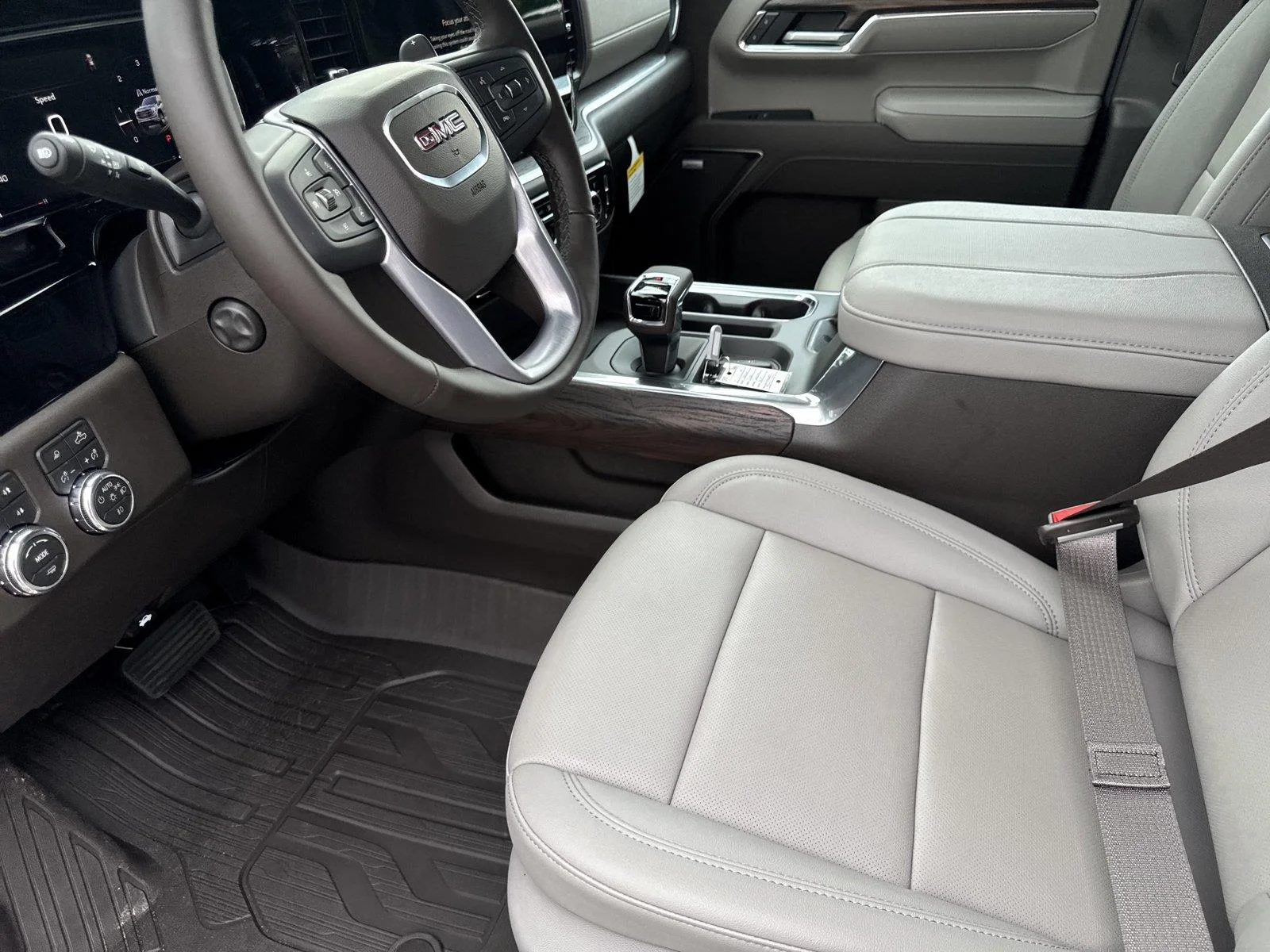 New 2026 Glacier White Tricoat GMC SLT image 10