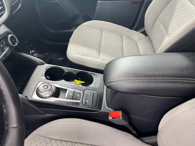 Used 2022 Black Ford SE image 15