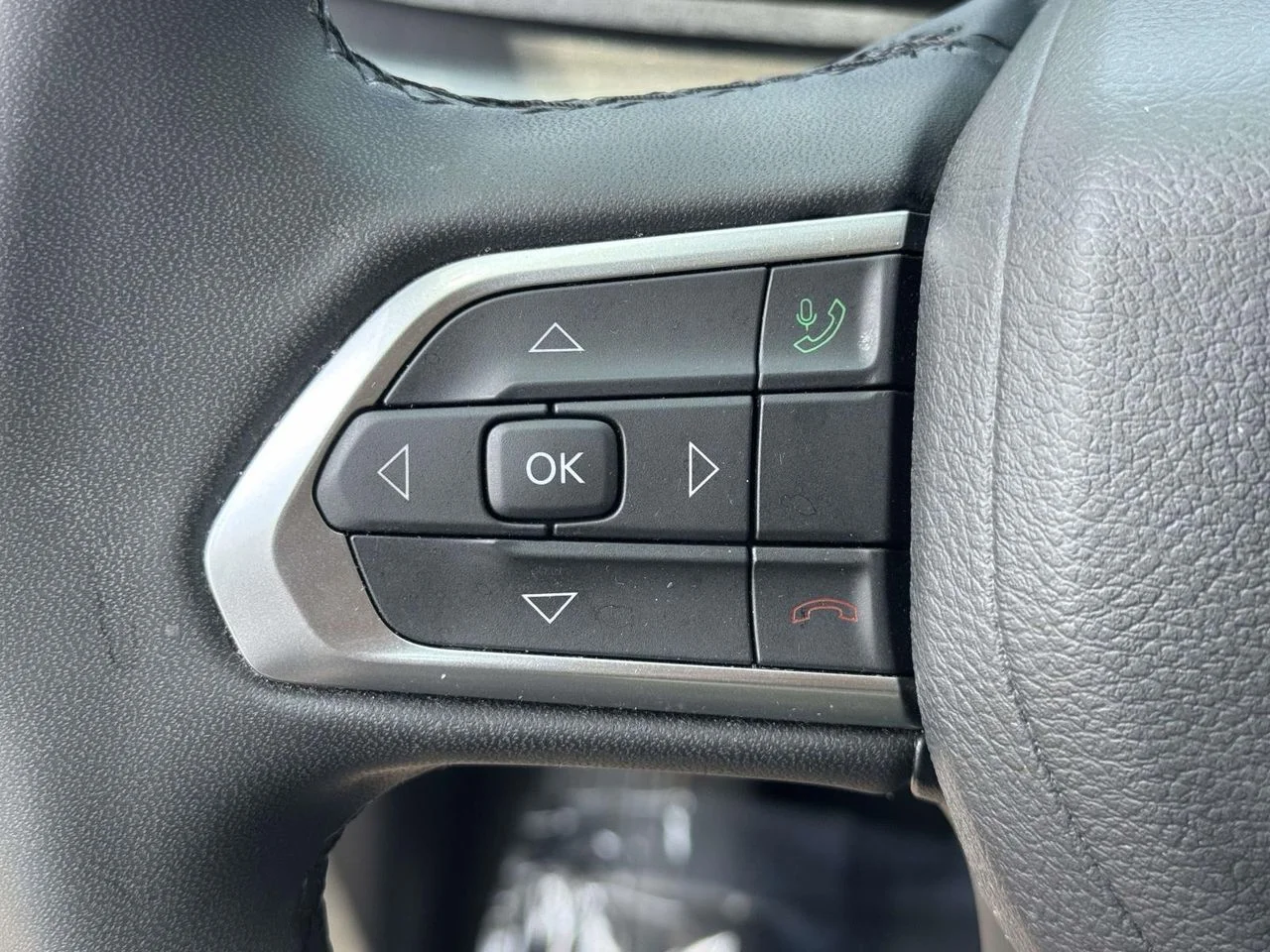 Used 2024 Bright White Clearcoat Jeep Latitude 4x4 image 21