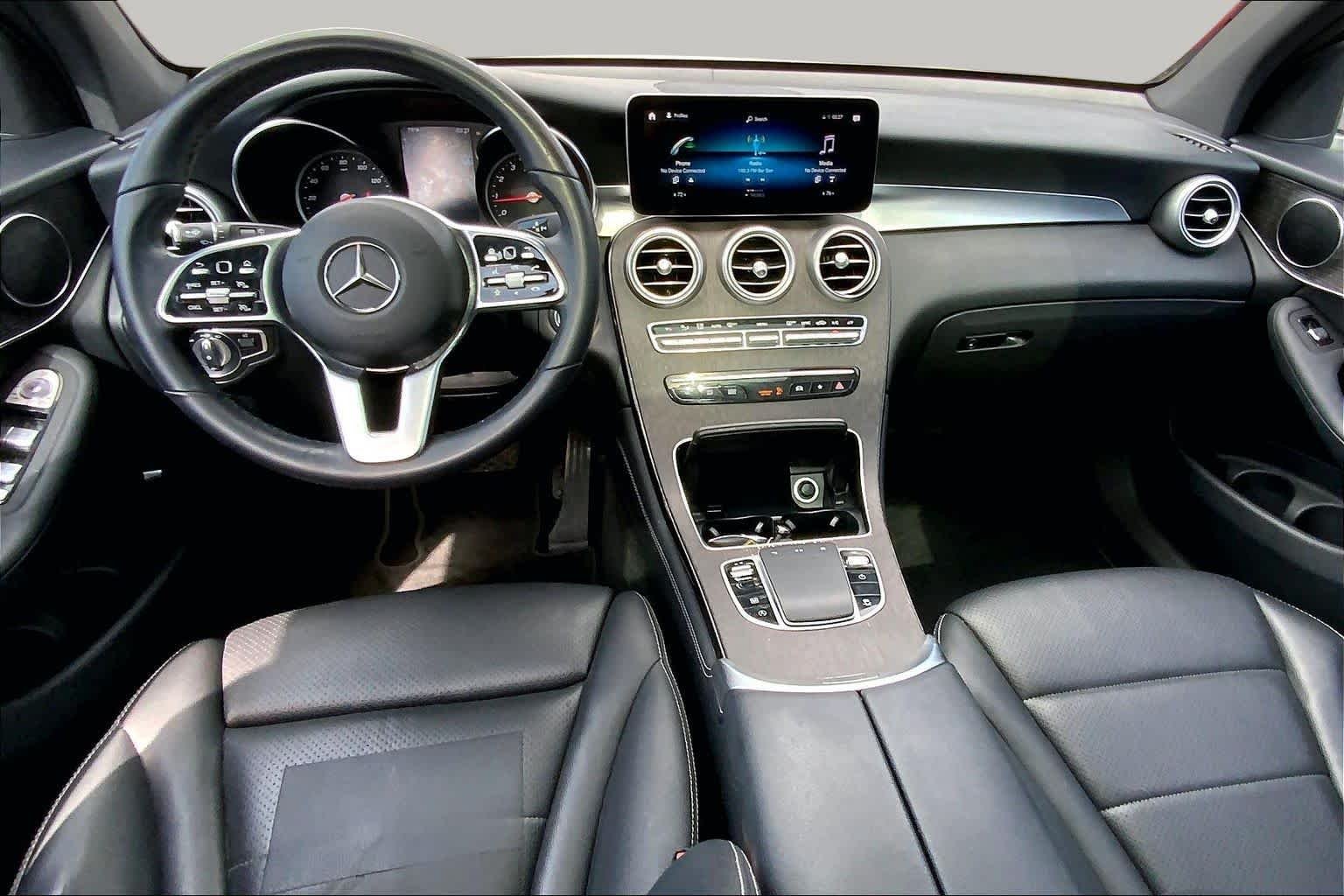 Used 2020 designo Diamond White Metallic Mercedes-Benz GLC 300 image 16