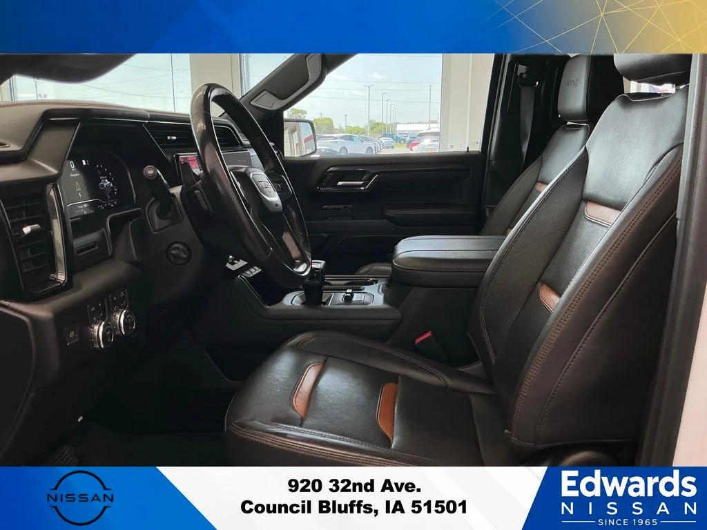 Used 2023 White GMC AT4 image 24
