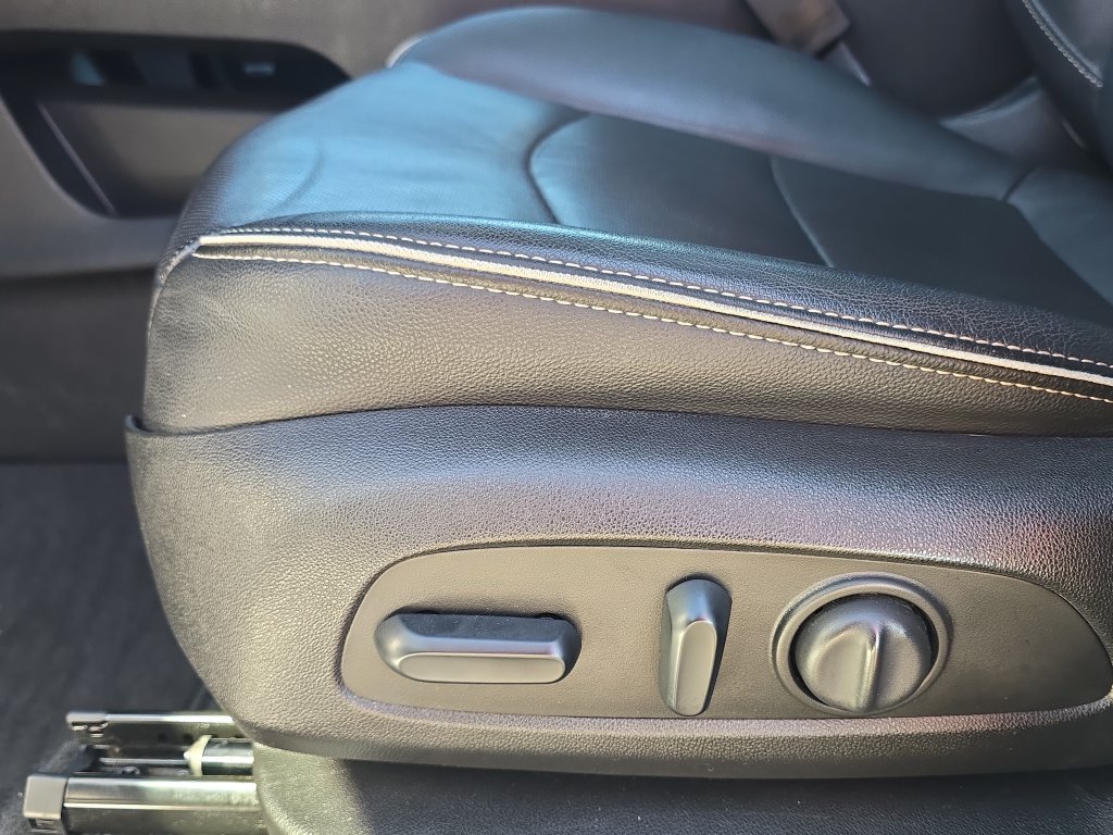 Certified Used 2019 SUMMIT WHITE GMC Denali image 32