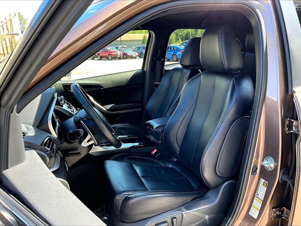 Used 2024 Bronze Metallic Mitsubishi SE image 10