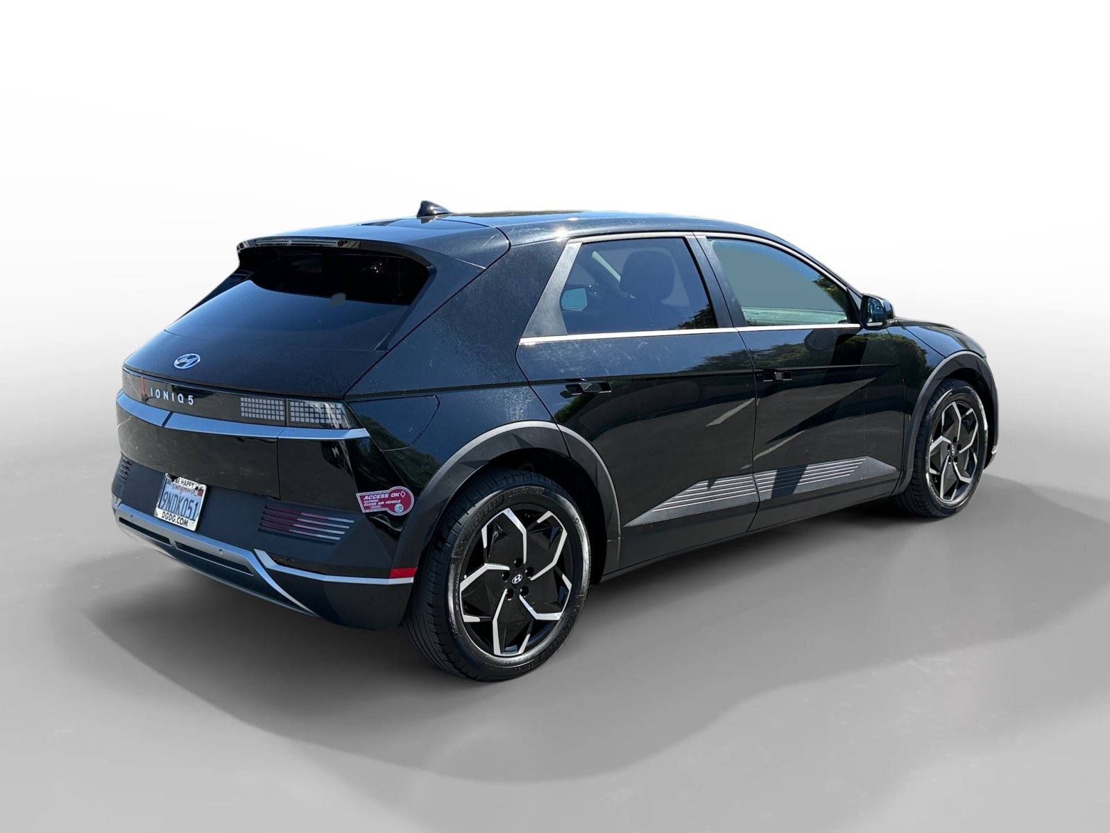 Used 2024 Abyss Black Hyundai SEL image 5