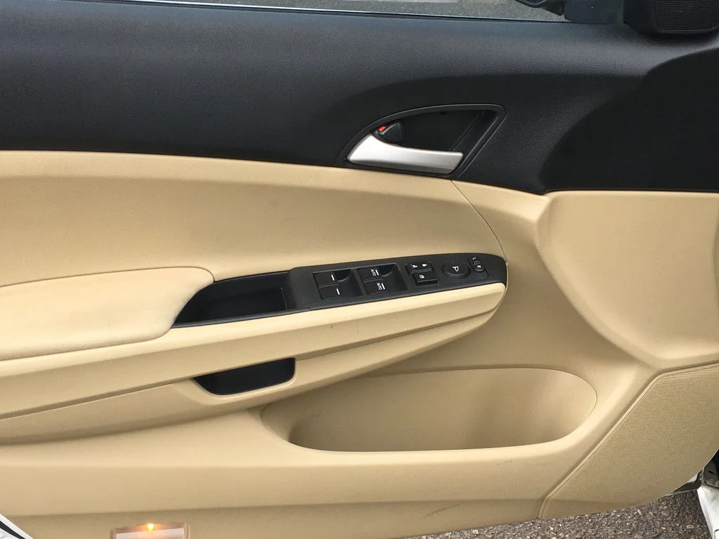 Used 2011 White Honda LX-P image 17