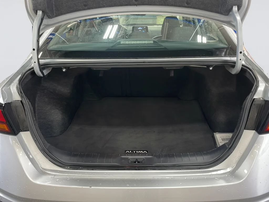Used 2025 Silver Nissan 2.5 SV image 34