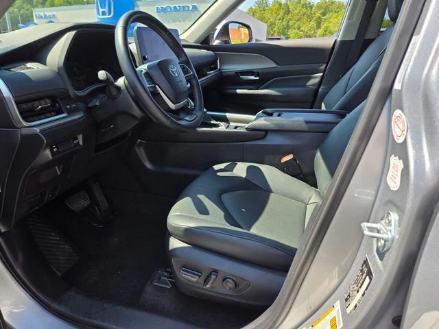 Used 2025 Silver Toyota XLE image 10