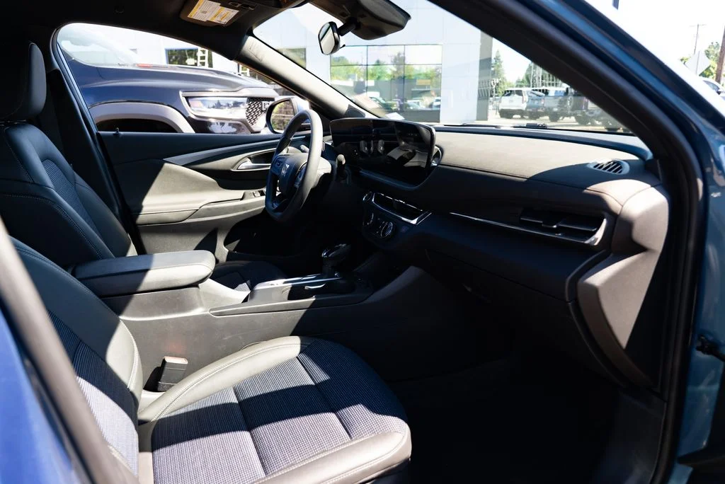 Used 2025 Blue Buick Preferred image 24