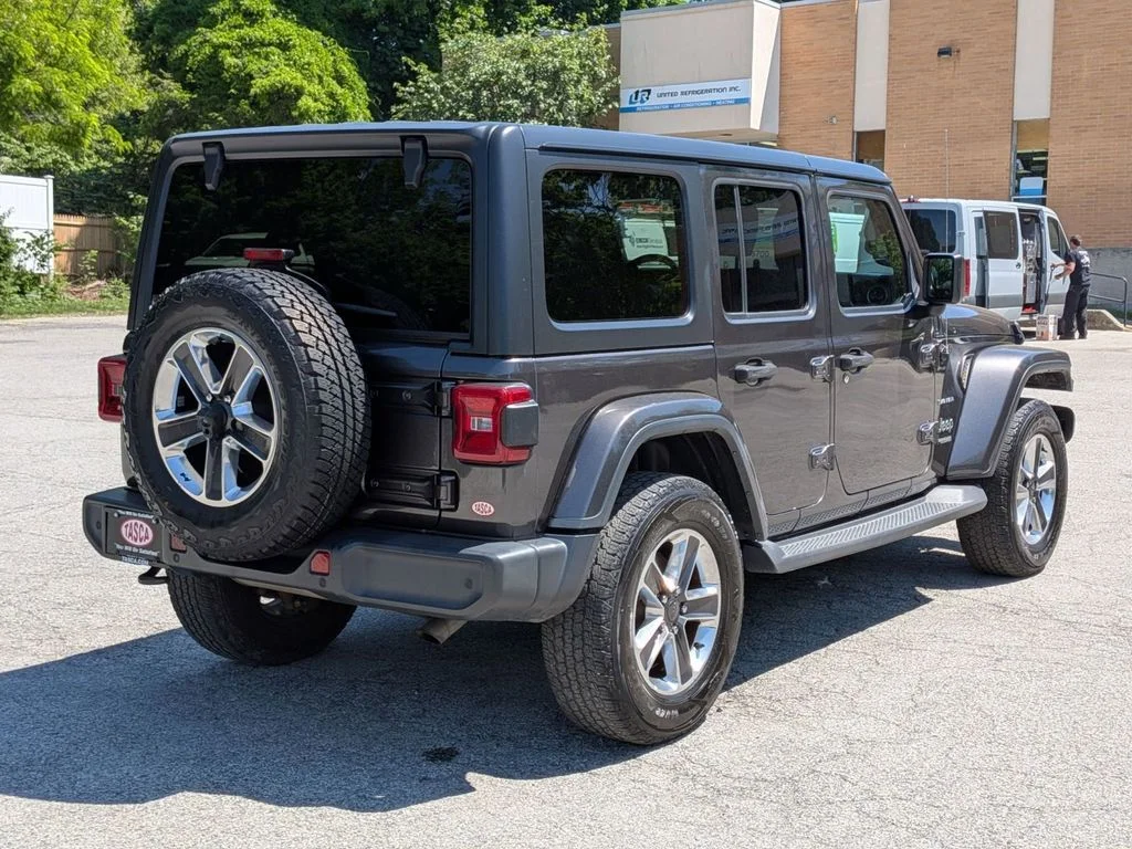 Used 2019 Gray Jeep Unlimited Sahara image 3