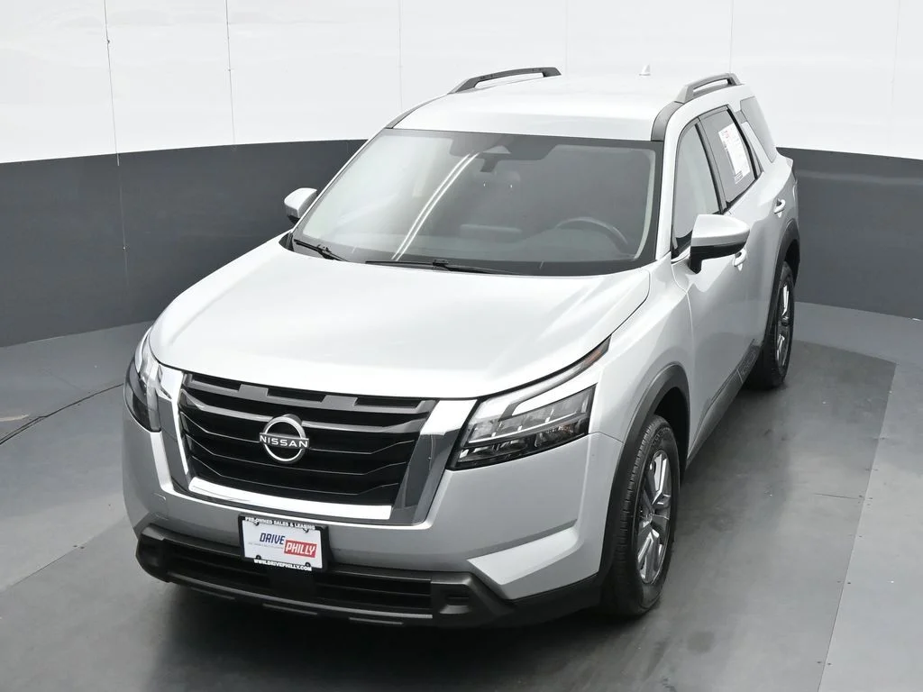 Used 2025 Silver Nissan SV image 17