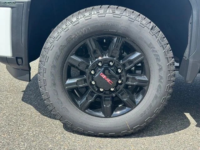 New 2026 White GMC AT4 image 11