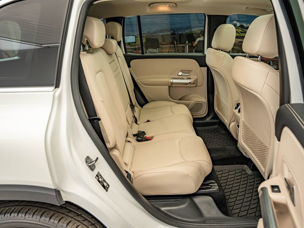 Used 2023 Polar White Mercedes-Benz GLB 250 image 36