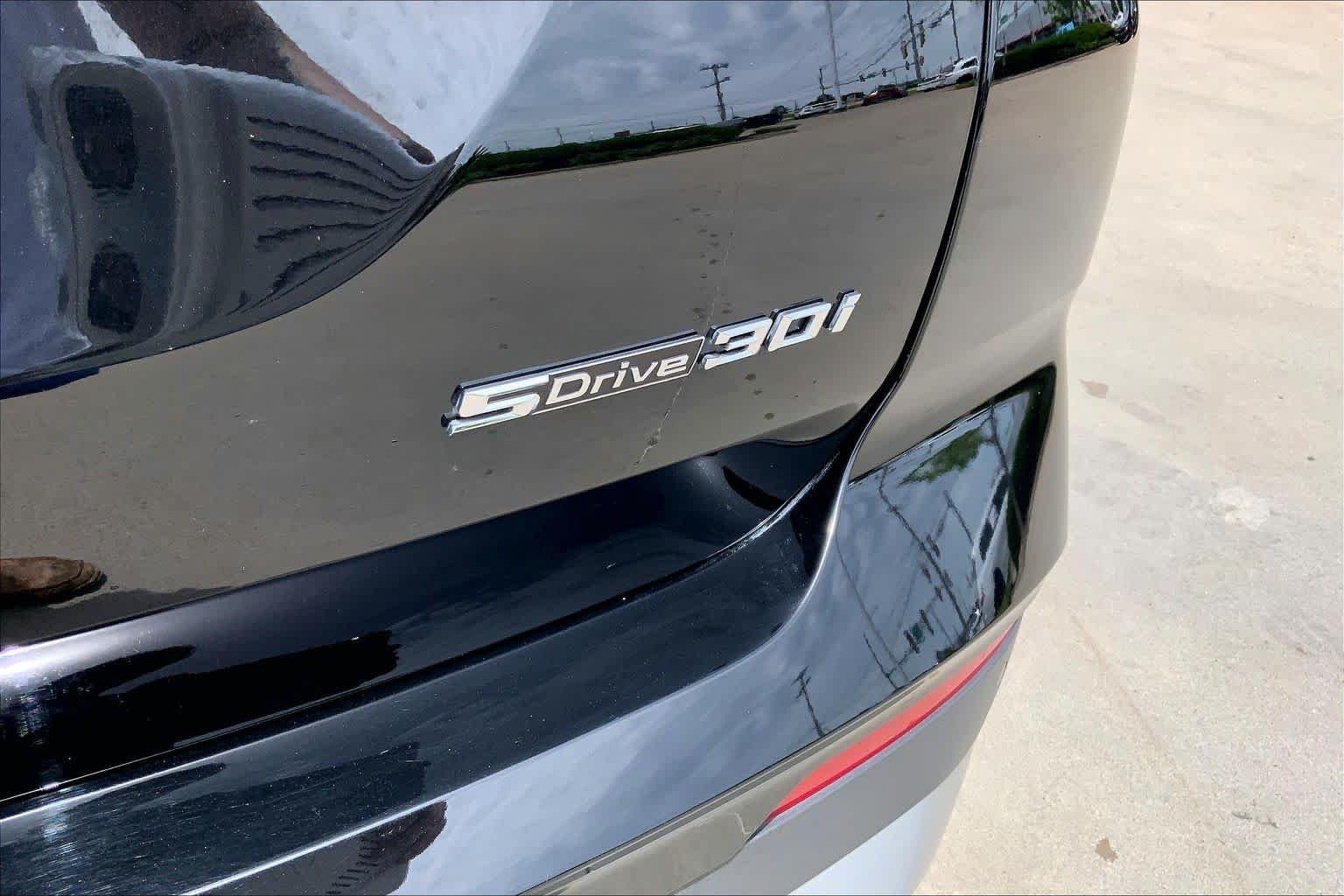 Used 2023 Jet Black BMW sDrive30i image 9