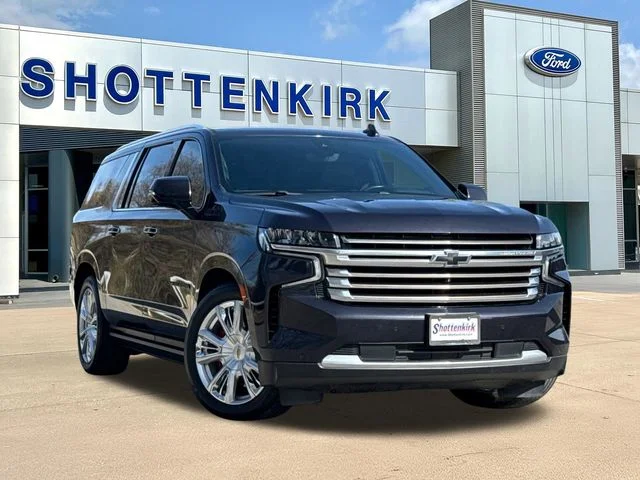 Used 2022 Gray Chevrolet High Country image 1